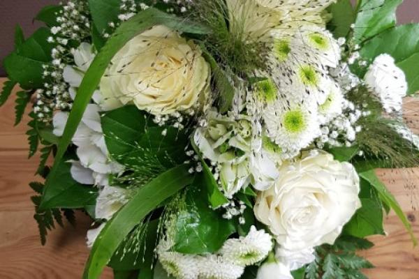 Pure bouquet rond blanc pour toutes les occasions, naissance, mariage ou plaisir