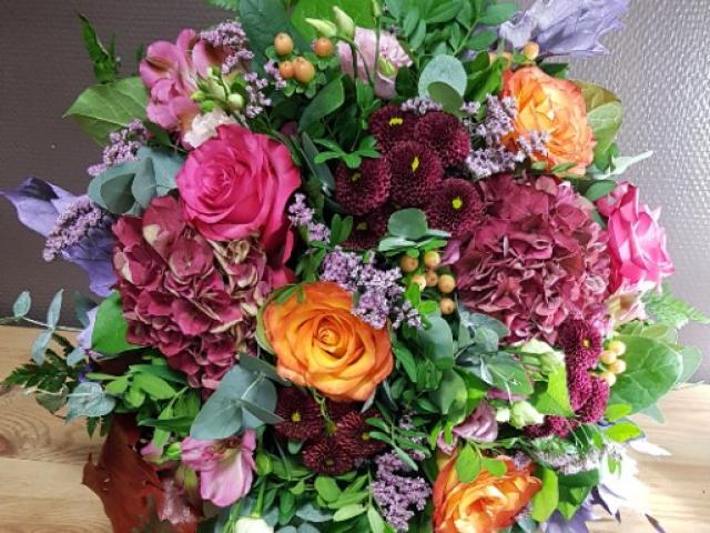 SEPTEMBRE Bouquet d'automne aux fleurs d'Hortensias bordeaux, orange et fuchsia