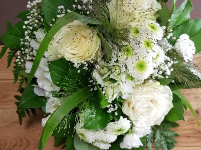 Pure bouquet rond blanc pour toutes les occasions, naissance, mariage ou plaisir